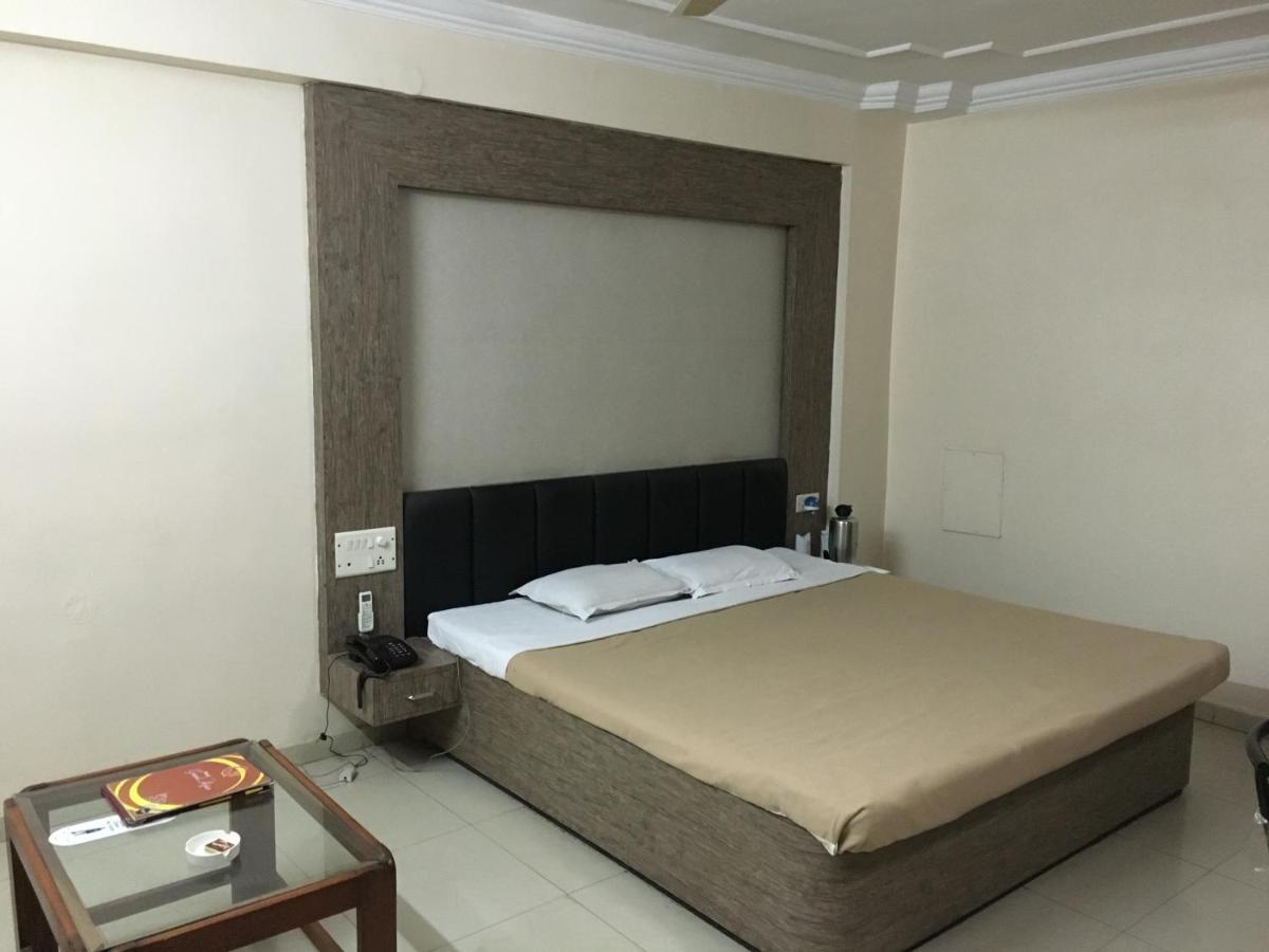 阿均超豪华酒店 Rāipur 外观 照片