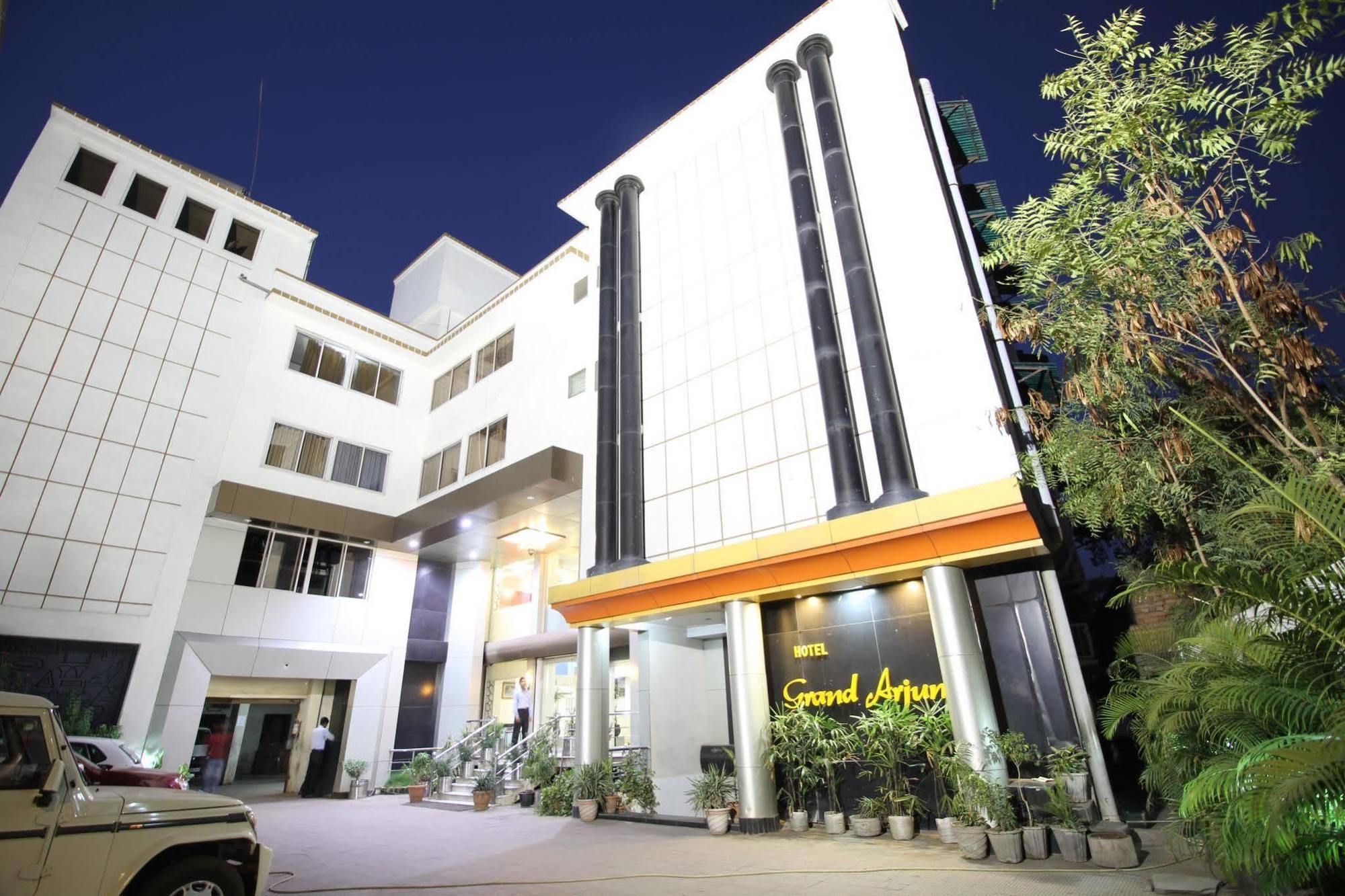 阿均超豪华酒店 Rāipur 外观 照片